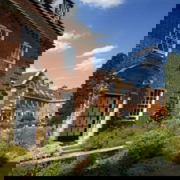 St Hugh's college, Oxford in summer