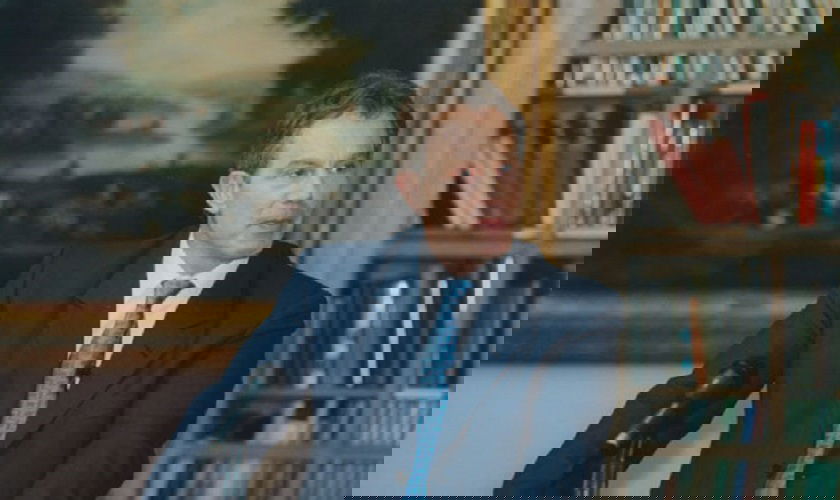 Image shows Tony Blair giving a speech